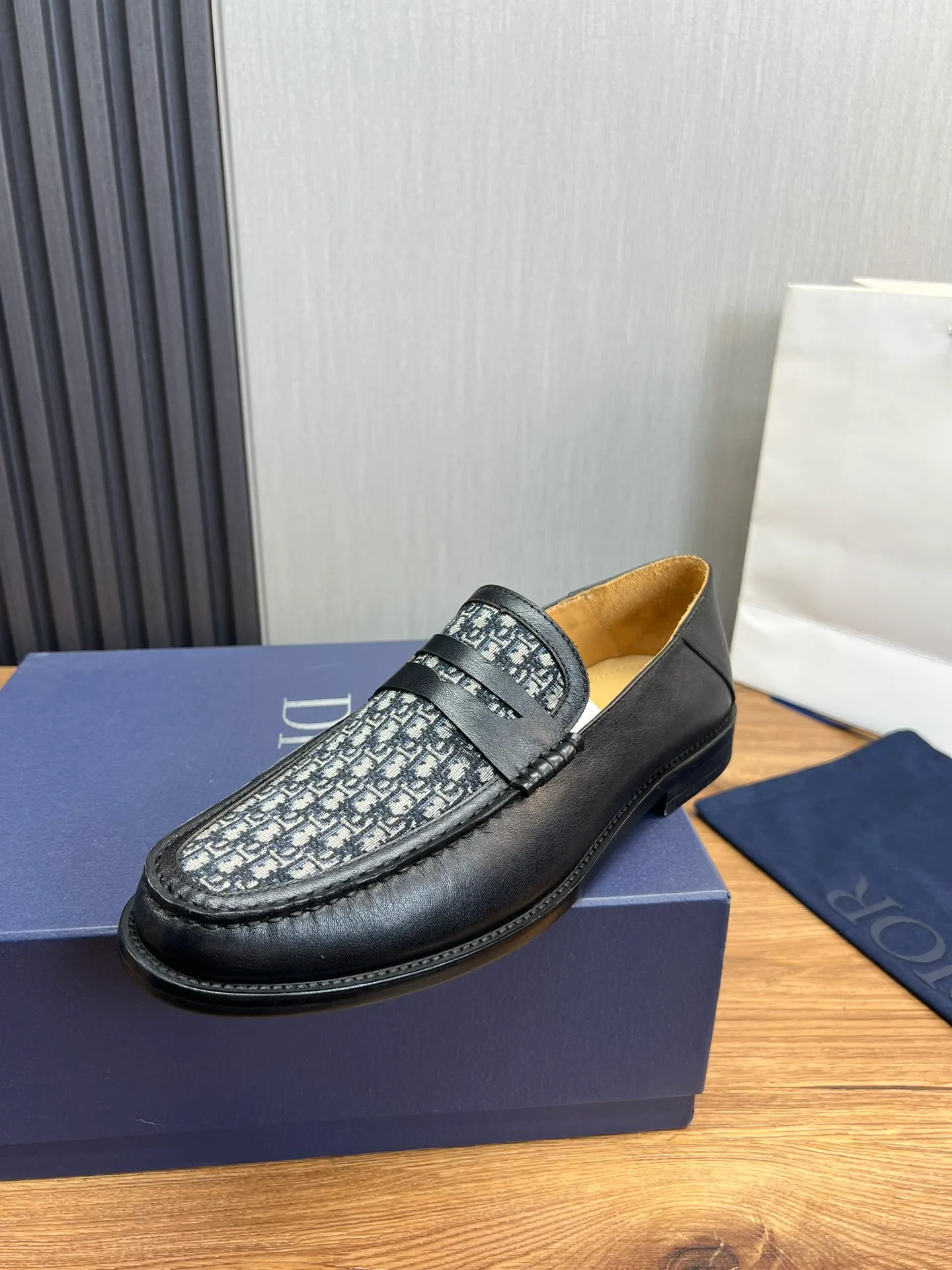 Men's men's shoes 💰580💰 Dior men's business casual leather shoes 👞all made of imported original brand leather, just to create a more comfortable wearing experience, upper: original cowhide ➕ imported sheepskin lining, original non-slip and wear-resistant rubber outsole ✔️36-45 (38.45 non-refundable)